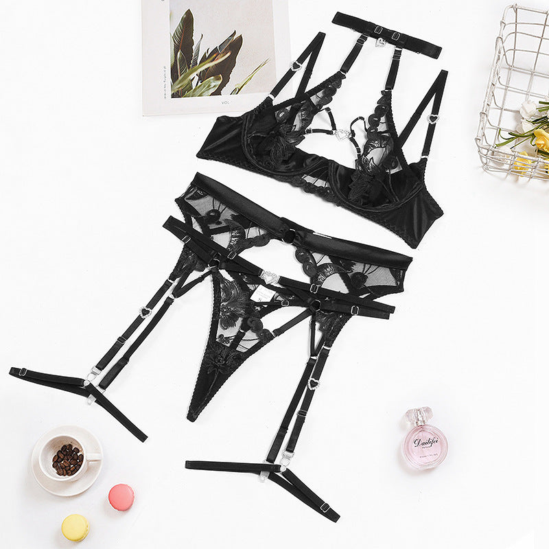 Summer New Complex Craft Love Drill Buckle Cutout Embroidery Halter Underwear Set