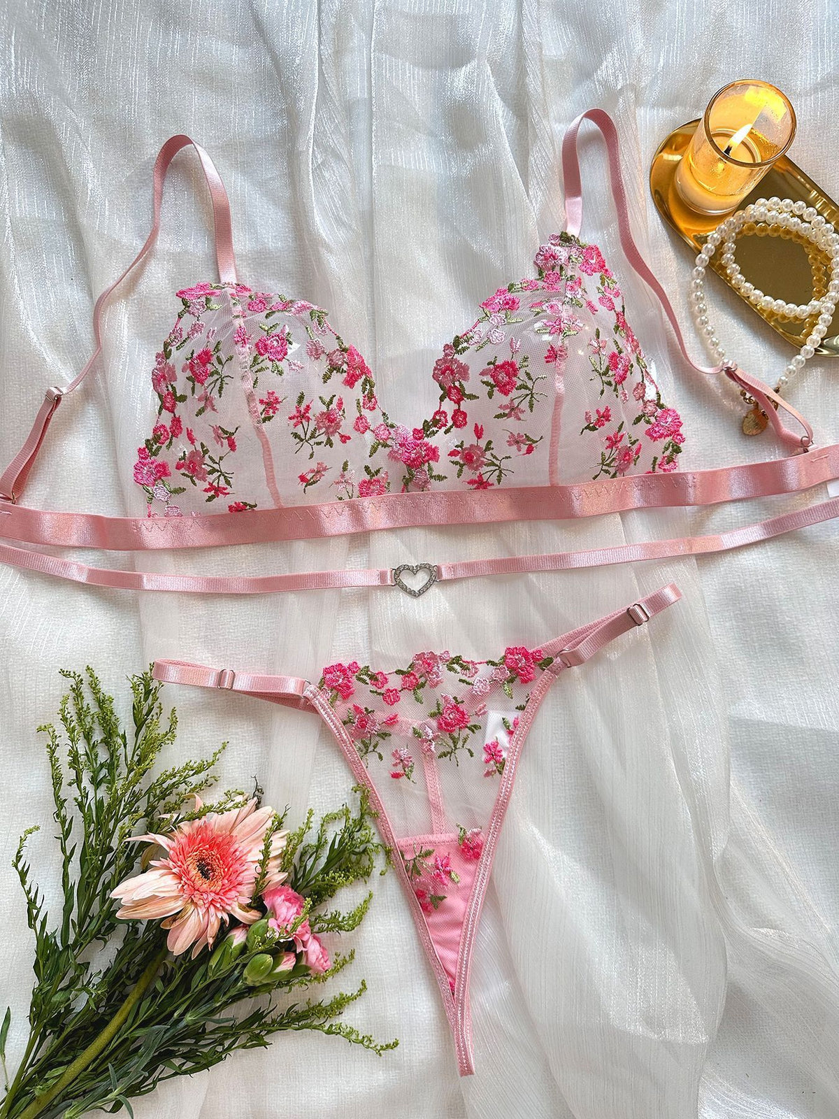 Fashion Rose Embroidered Heart-shaped Buckle Underwear Suit