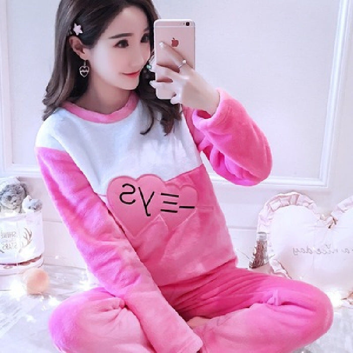 Pajama donne con velvet di corallo in inverno