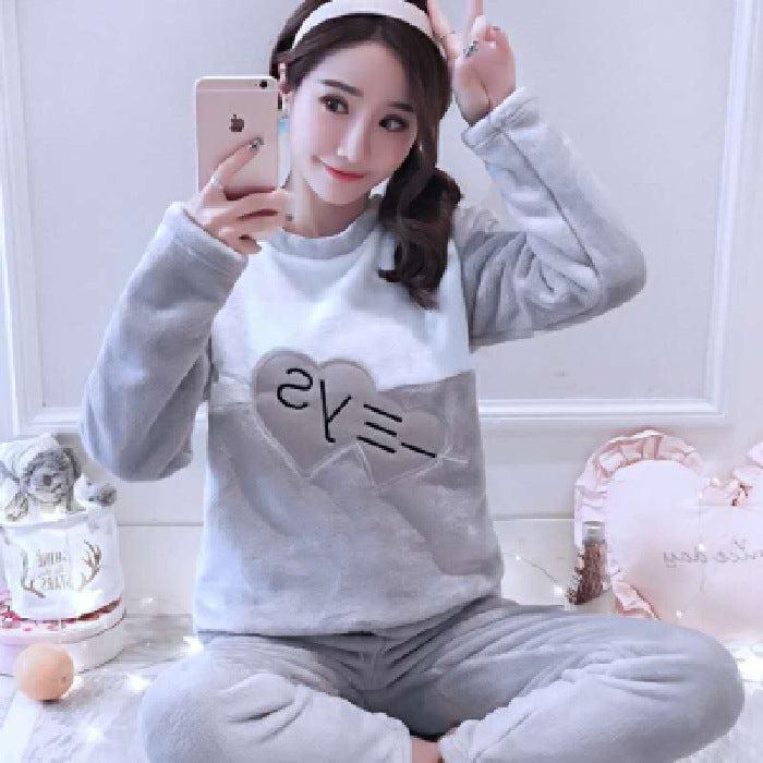 Pajama donne con velvet di corallo in inverno