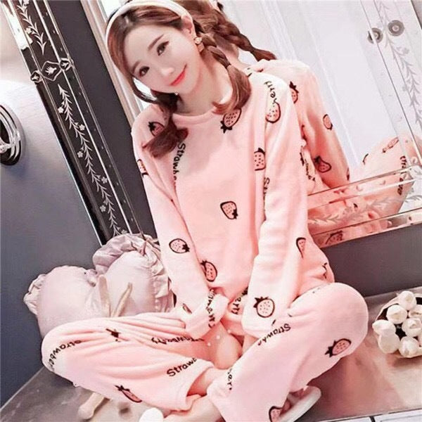 Pajama donne con velvet di corallo in inverno