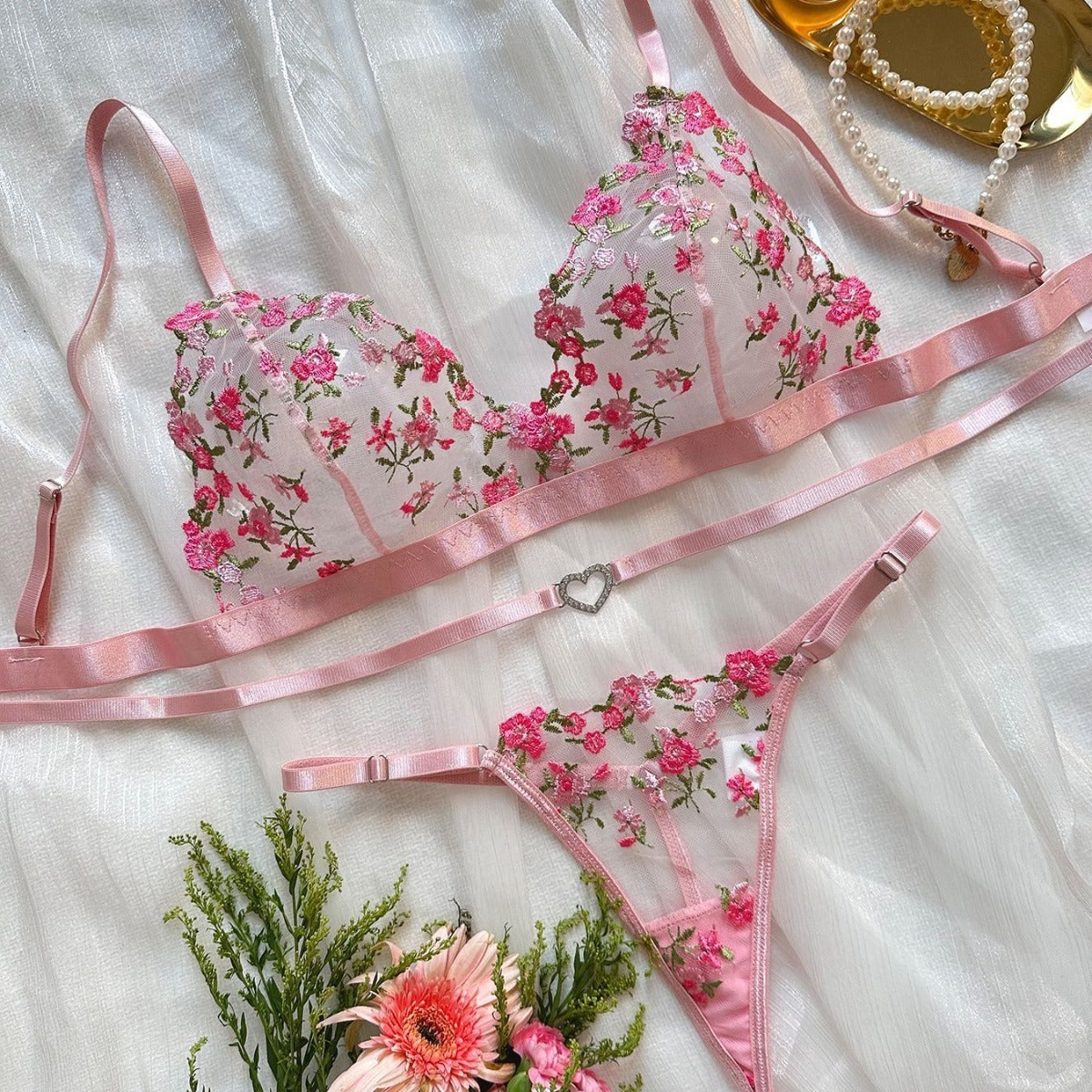 Fashion Rose Embroidered Heart-shaped Buckle Underwear Suit