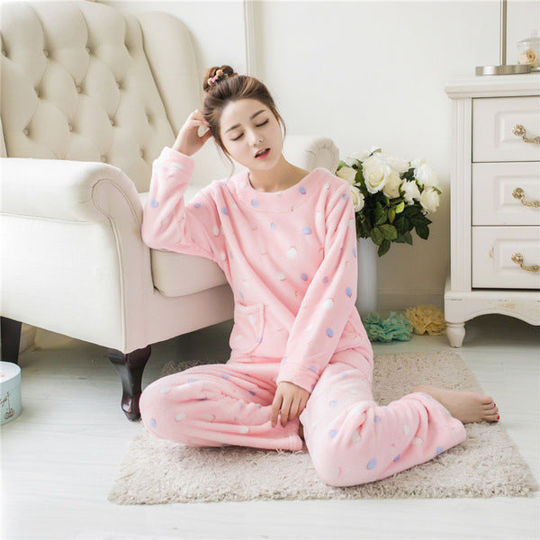 Pajama donne con velvet di corallo in inverno