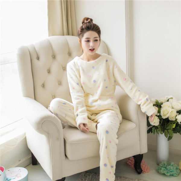 Pajama donne con velvet di corallo in inverno