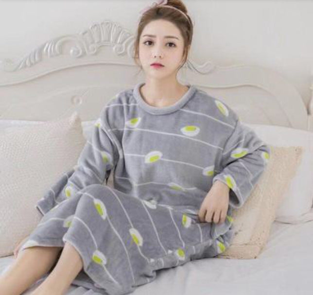 Pajama donne con velvet di corallo in inverno
